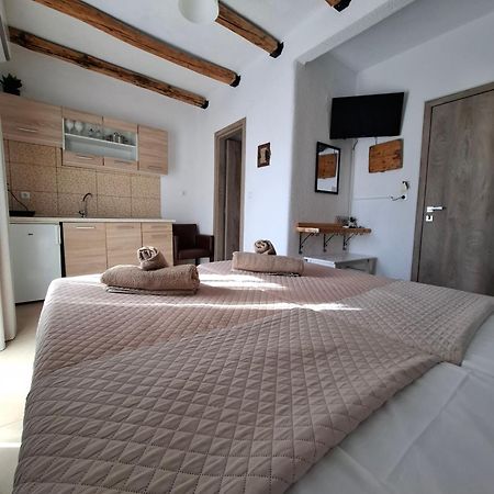 Mariza Apartments -Studios Ханиоти Екстериор снимка