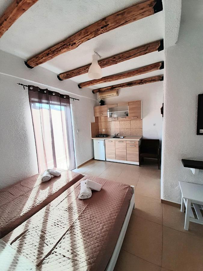 Mariza Apartments -Studios Ханиоти Стая снимка