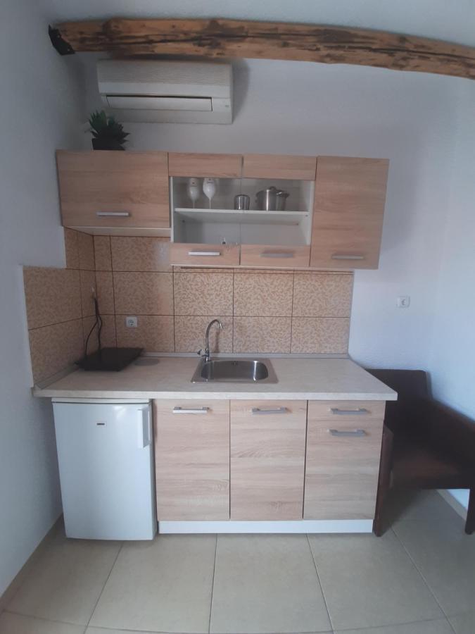 Mariza Apartments -Studios Ханиоти Екстериор снимка