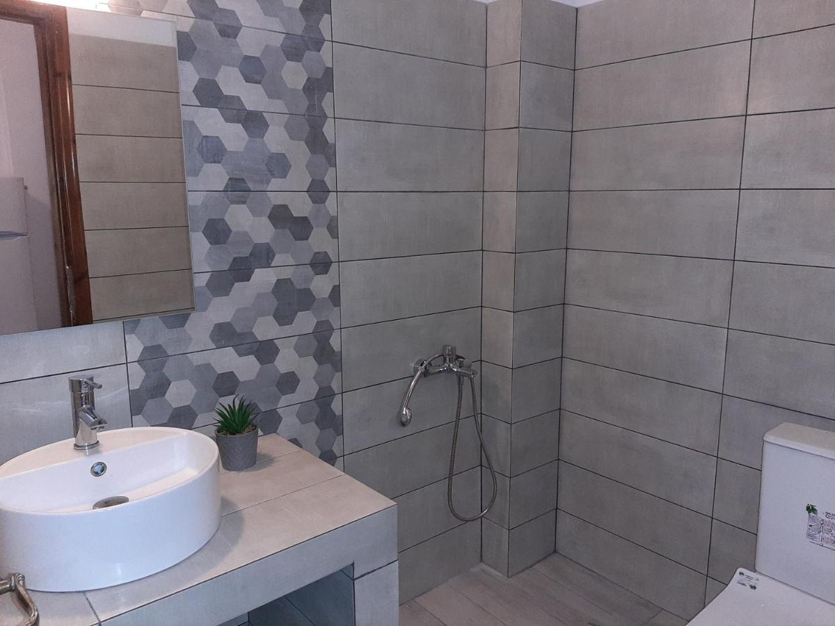 Mariza Apartments -Studios Ханиоти Екстериор снимка